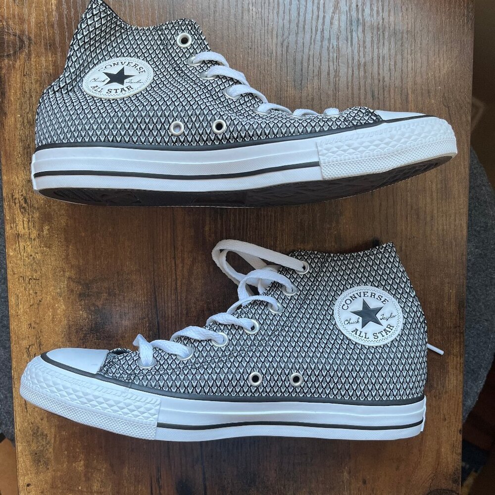 Converse CTAS Hi Women's Size 8 Shoes White/Black/White 555853F
